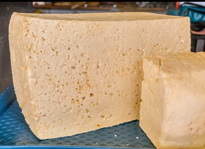 Queso costeño en bloque